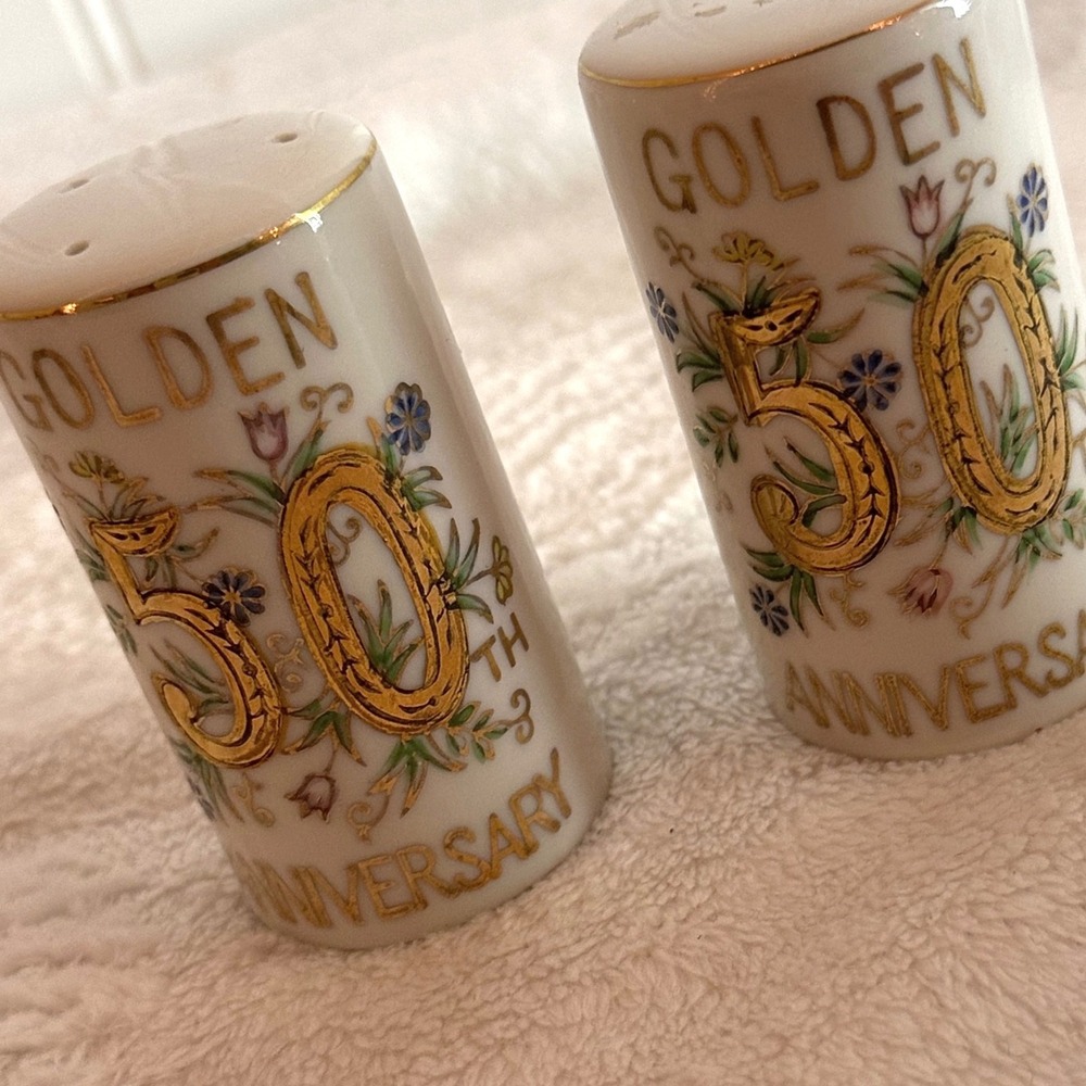 Unbranded Vintage Salt Pepper Shakers White Excellent 50th‎ Golden Anniversary